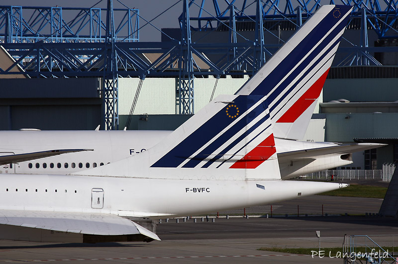 Two different philisophies of air transport